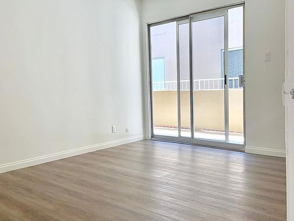 3rd image of 1446 S Canfield Ave APT 7