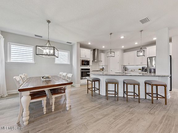 4th image of 183 Vista Lake Cir
