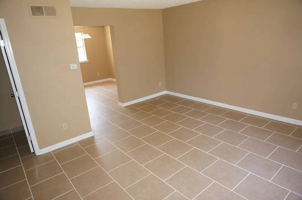 Completely Renovated 3 Bedroom 1.5 Bath Duplex Home — Photo 3