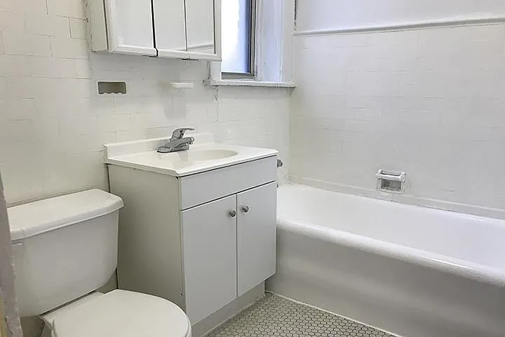 5034-5046 S. Woodlawn Avenue — Photo 16