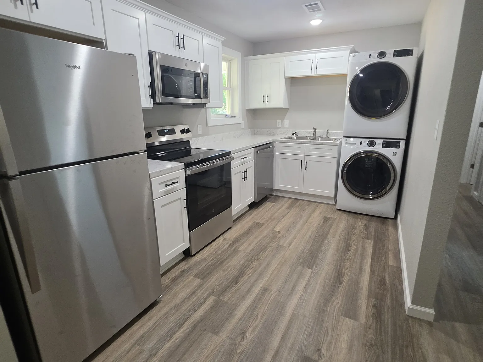 3 bed, 1374 sqft, $1,500 — Photo 4
