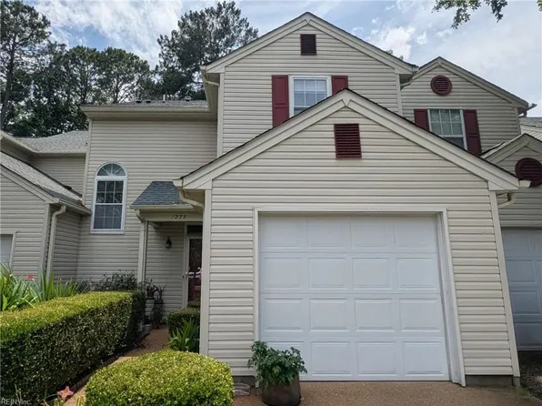 1273 Lake Dr, Newport News, VA 23602