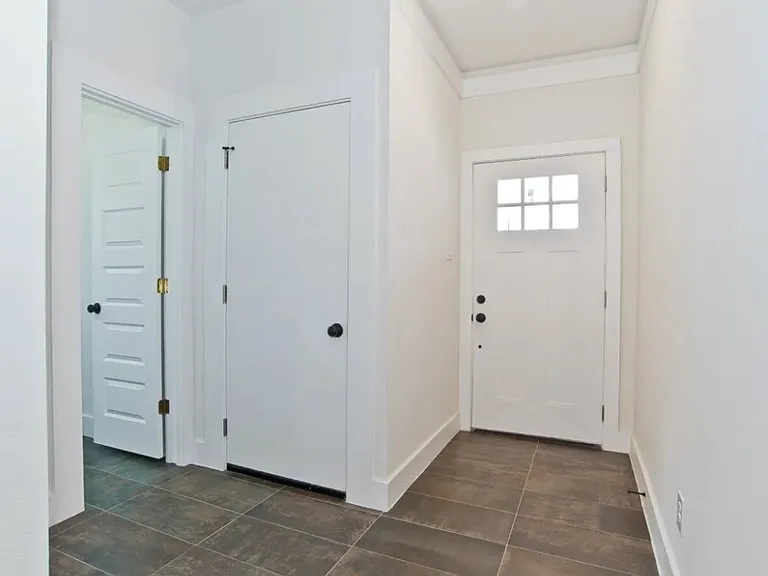 835 Winston St — Photo 4