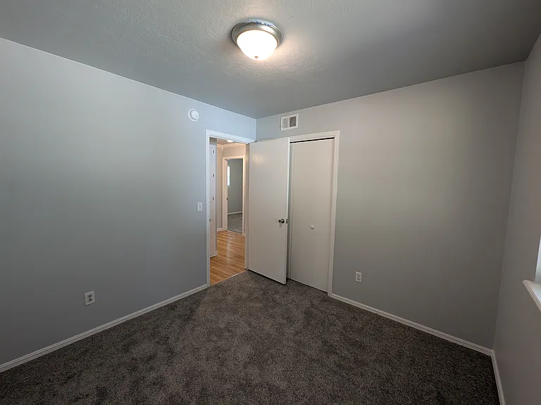 313 Davis Cir — Photo 9