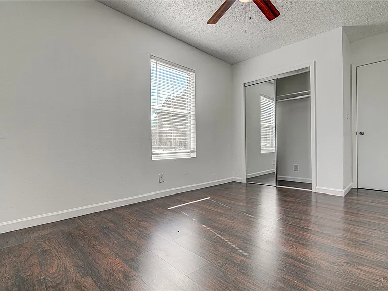 912 Catalpa St — Photo 13