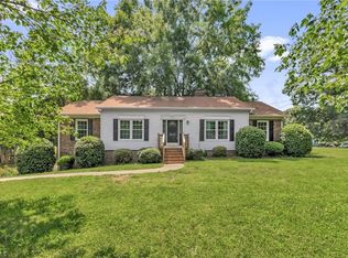 3810 Willowood Dr, Clemmons, NC 27012
