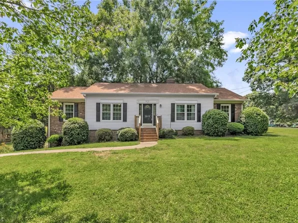 3810 Willowood Dr, Clemmons, NC 27012