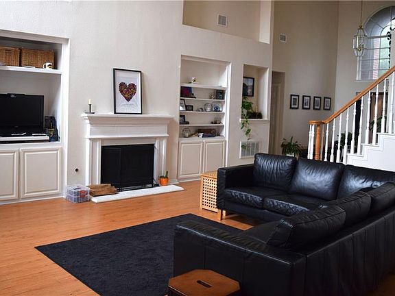 4th image of 9724 Capilano Dr