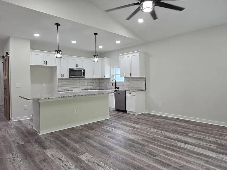 55 Delmonte St — Photo 11