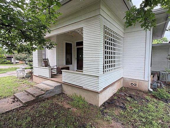 3rd image of 307 Fulton St