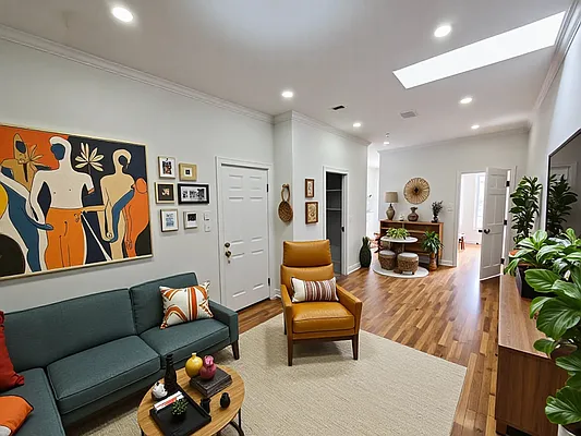 Rented by Voro Purple LLC | media 19