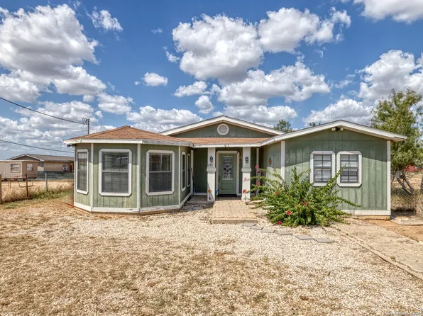 217 Carrizo Hill, Carrizo Springs, TX 78834