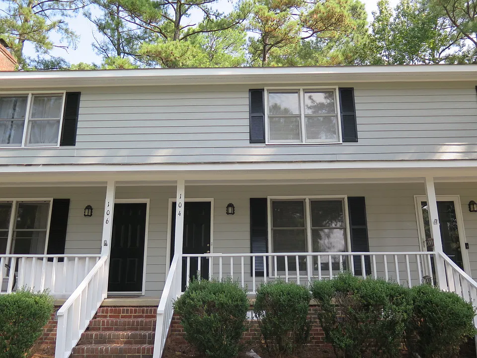 104 Chatham Woods Dr
