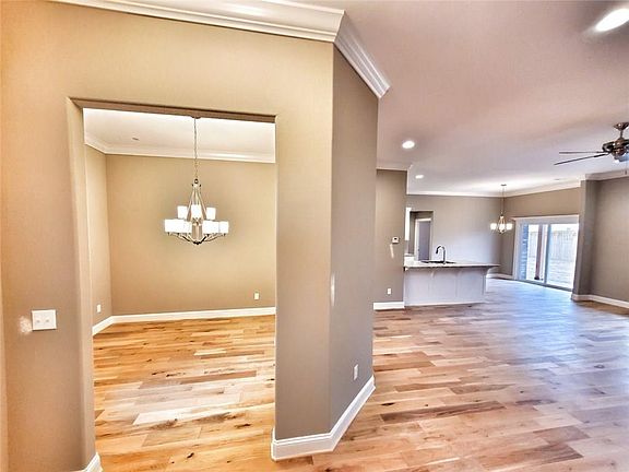 2nd image of 483 N Lone Jack Dr