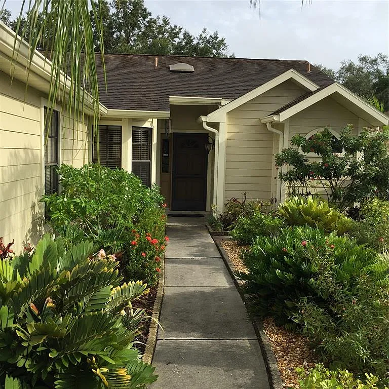 3 bed, 2.0 bath, 1321 sqft, $2,000 — Photo 3