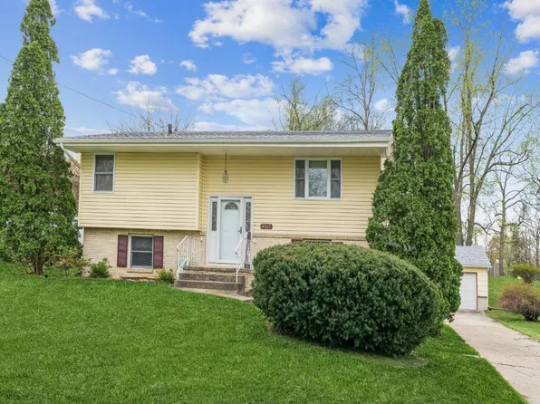 4863 Solinda Dr, Pleasant Hill, IA 50327