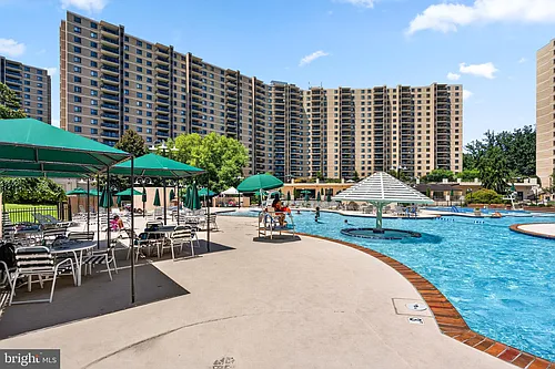 205 Yoakum Pkwy #1002 Photo 1