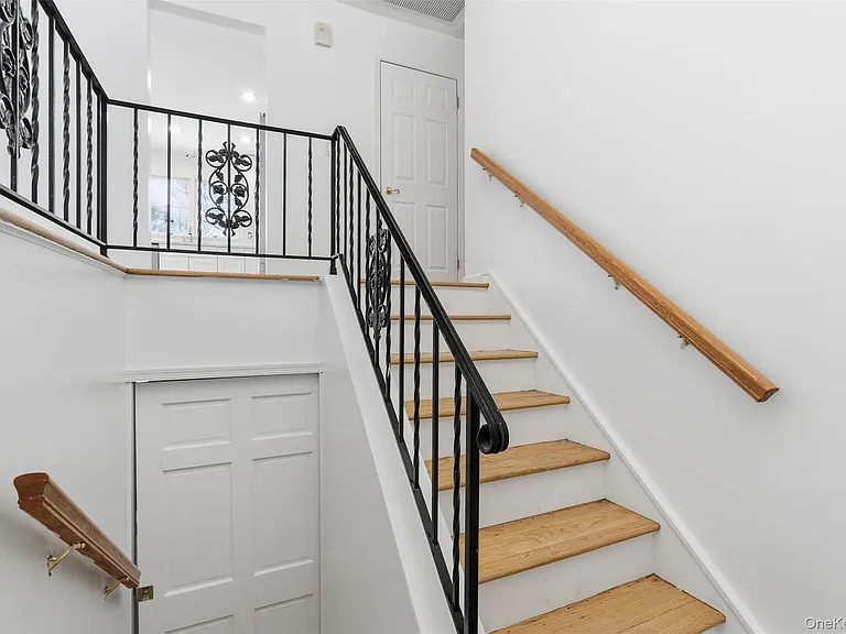1618 Morningview Dr — Photo 6