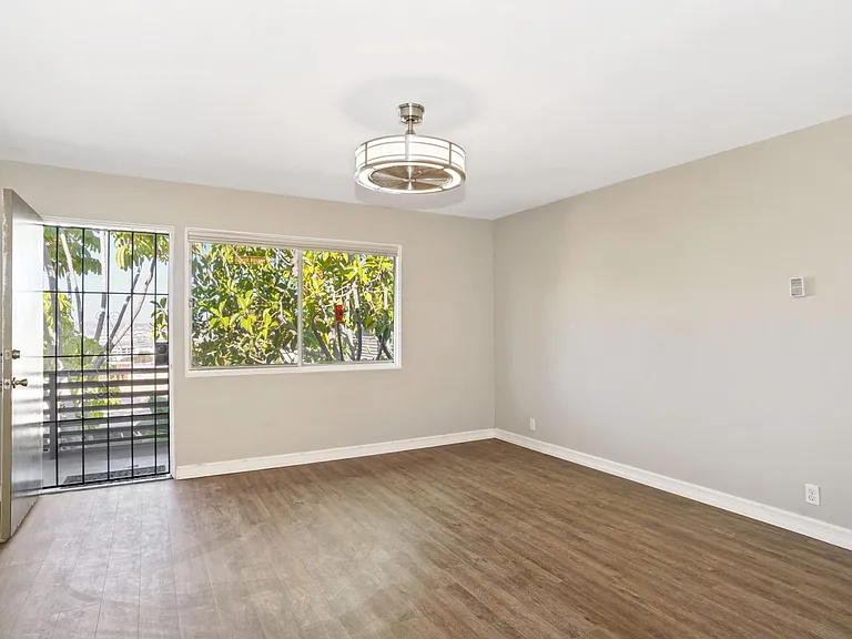 Studio living area-#140.5