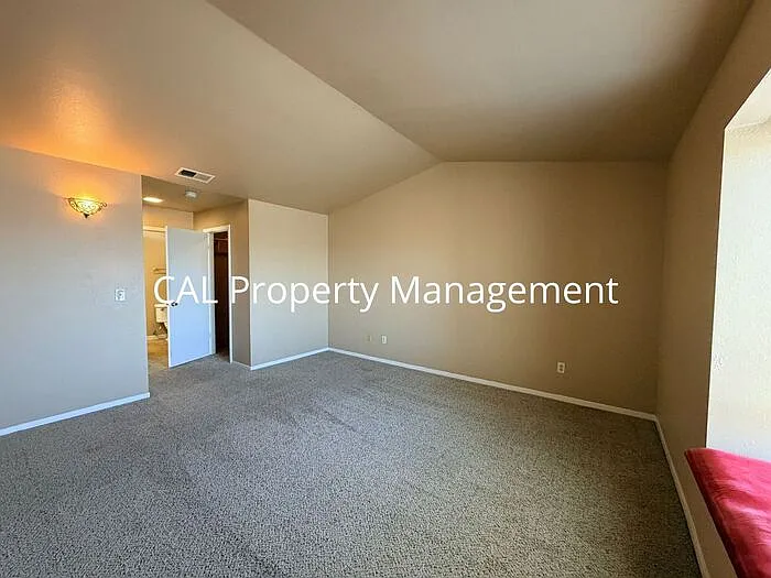 2440 N Main St #F — Photo 20