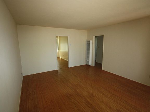 3rd image of 3334 Clairemont Dr