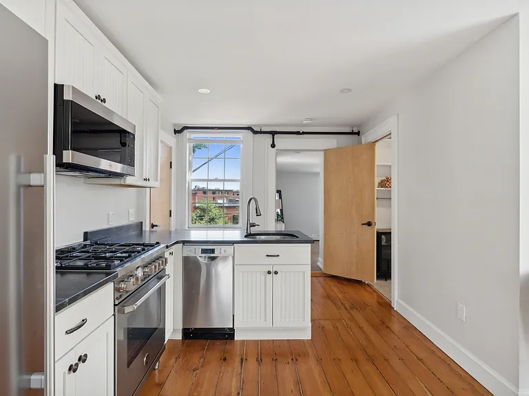 32 Pleasant St #2 — Photo 10
