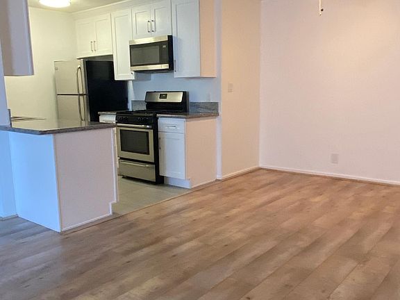 2nd image of 1221 N Spaulding Ave #203