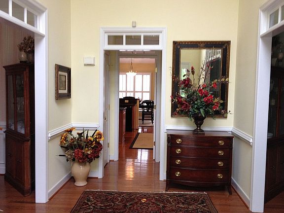 Foyer w/ Vaulted Ceiling