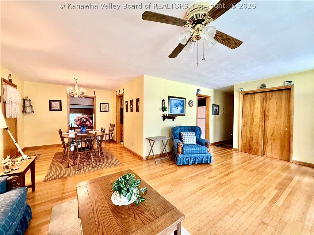 944 S Walnut St, Saint Albans, WV - View 6