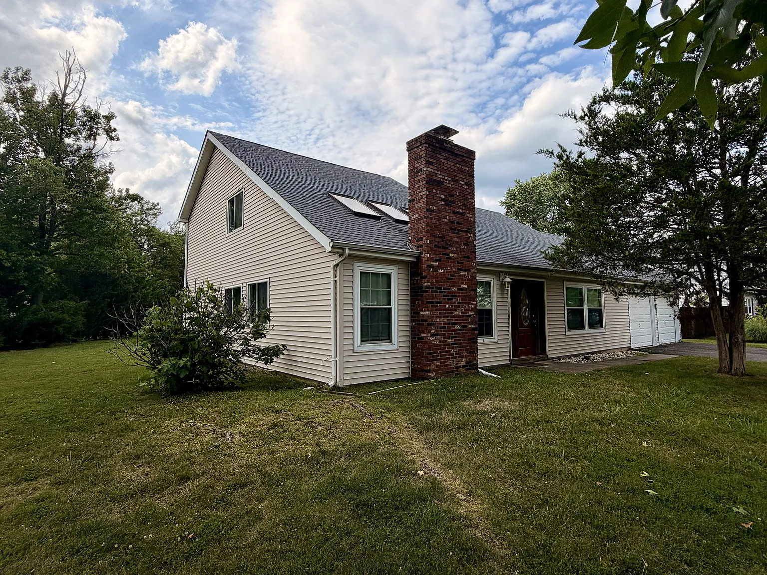 4 bed, 1940 sqft, $3,600 — Photo 2