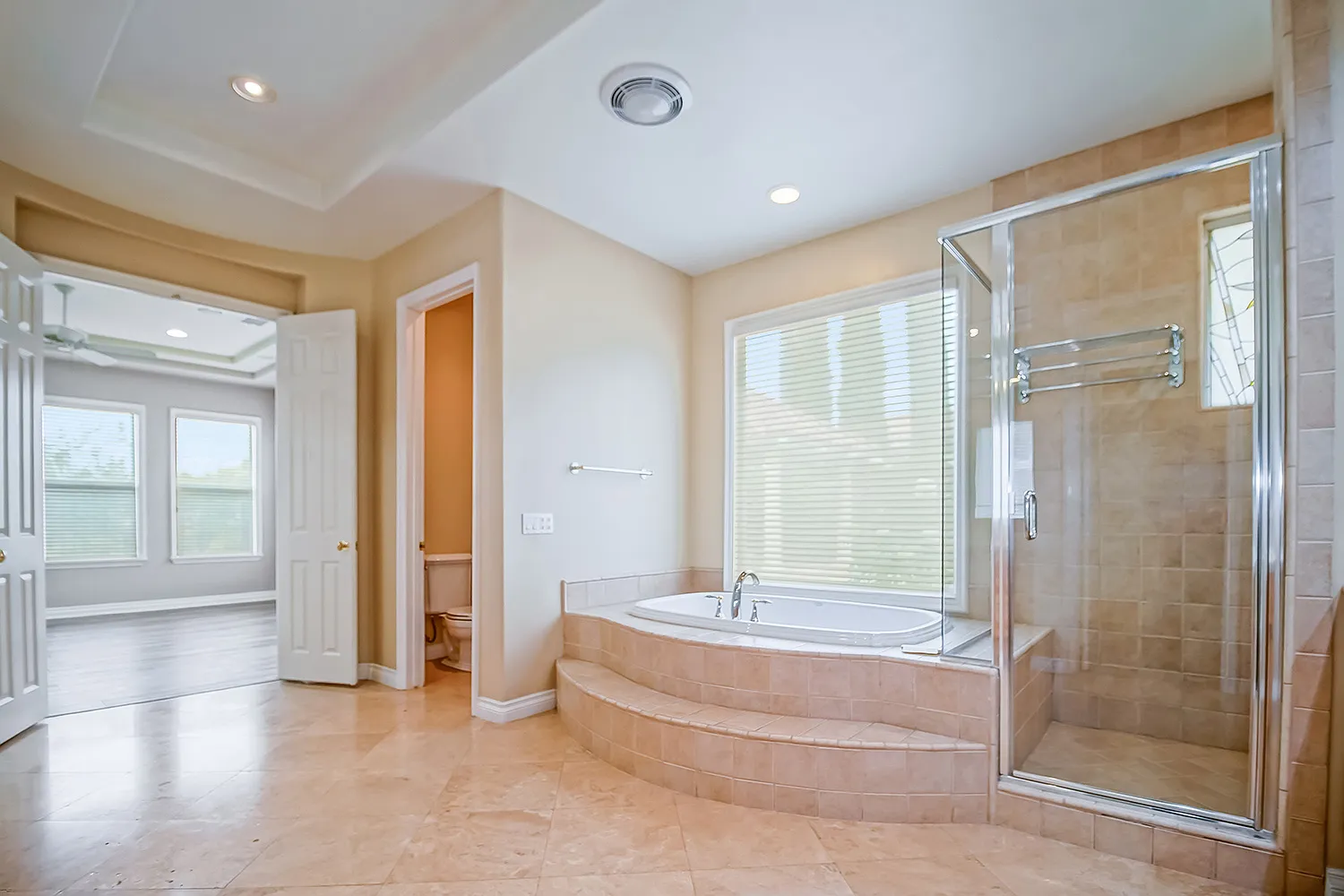 4 bed, 4.5 bath, 4007 sqft, $12,000 — Photo 4
