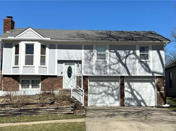 608 W Wea St, Paola, KS 66071