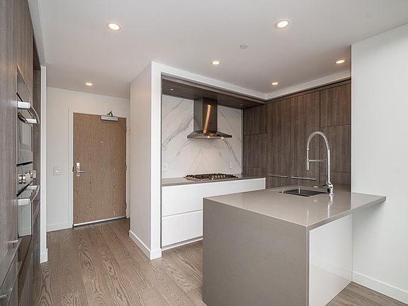3rd image of 1441 Johnston Rd #901
