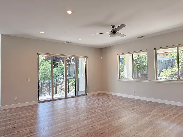 1112 Turquoise Way — Photo 21