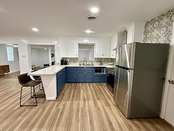 4th image of 1017 W Esperanza Ave