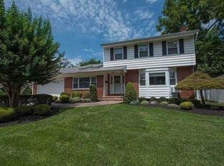 65 Hillside Rd, Farmingdale, NY 11735