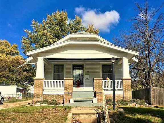 3rd image of 1121 W Gilbert Ave