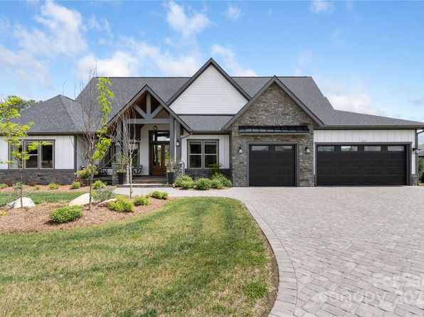 717 Daniel Circle Dr, Mills River, NC 28759
