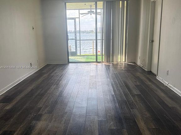5th image of 109 Lake Emerald Dr APT 102