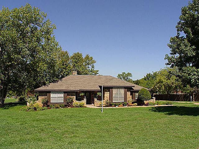 1st image of 120 Highview Dr