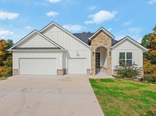 2065 Collins Dr, Pea Ridge, AR 72751