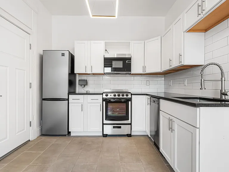 150 E Clifton Ave — Photo 5