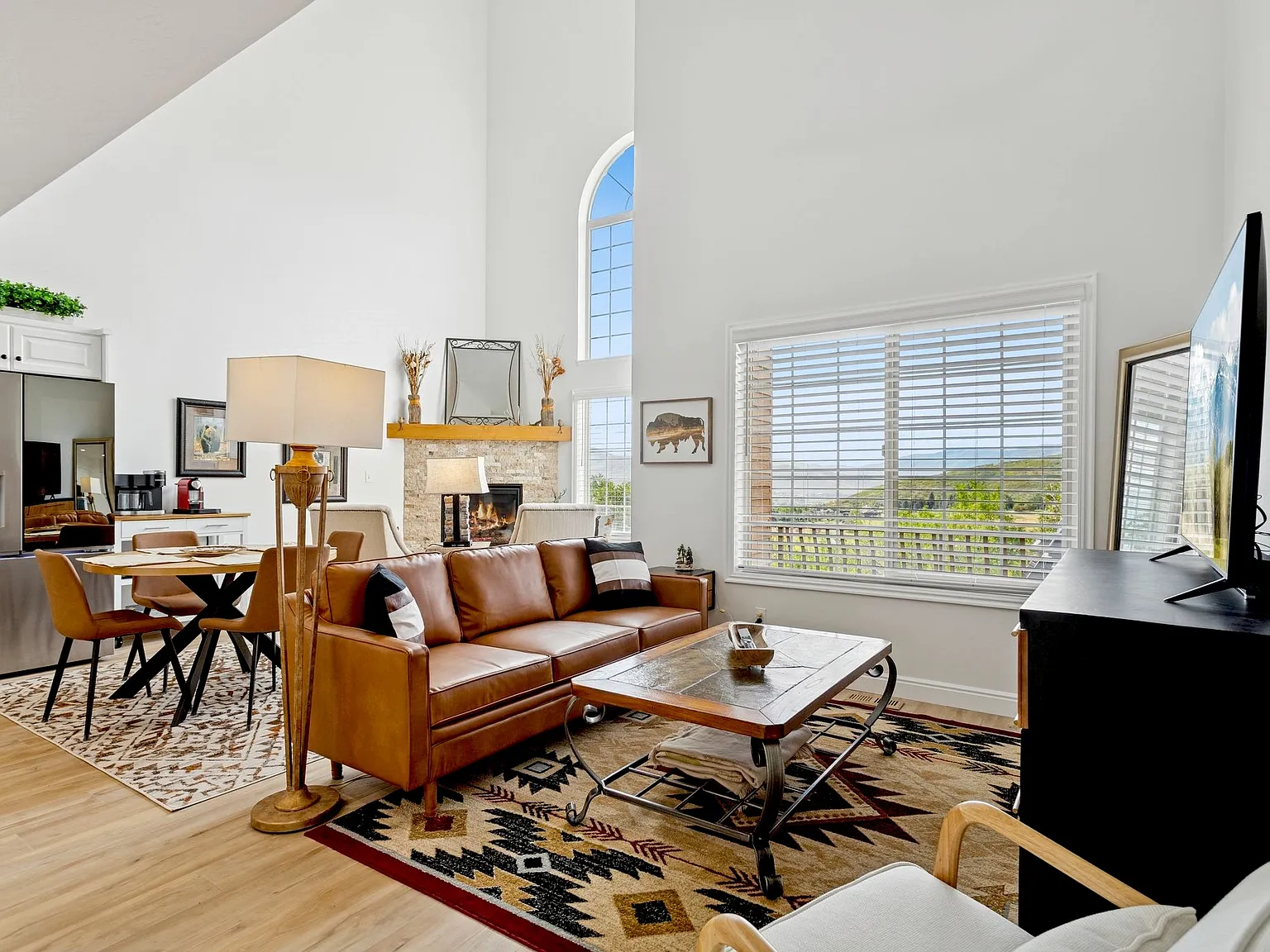 2 bed, 2.5 bath, 1522 sqft, $2,600 — Photo 2