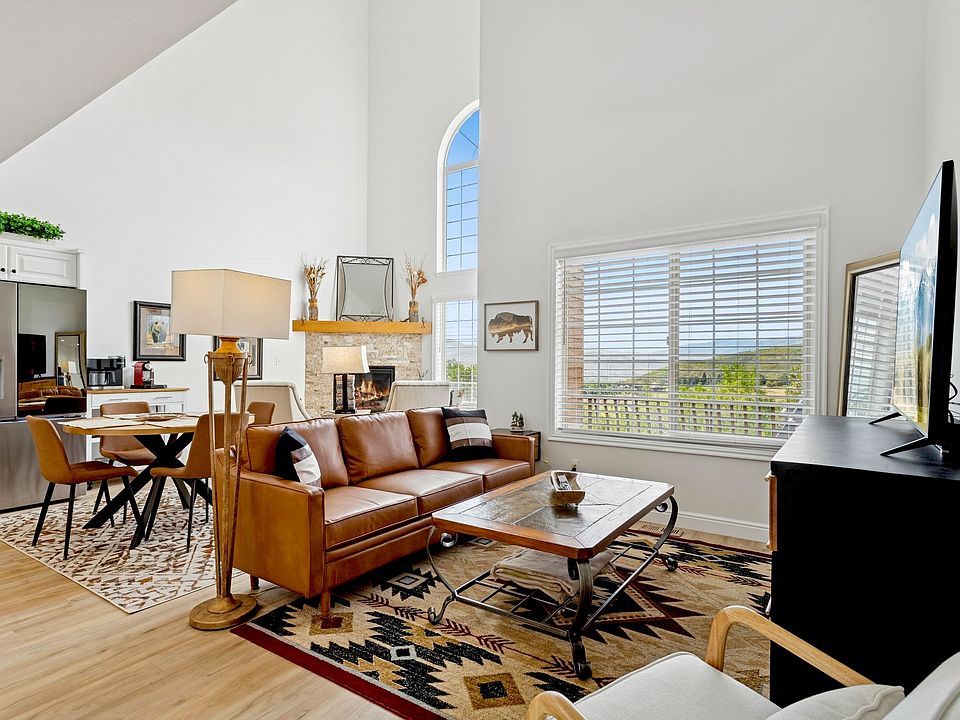 Open concept living on the main floor. Amazing views of the valley below!