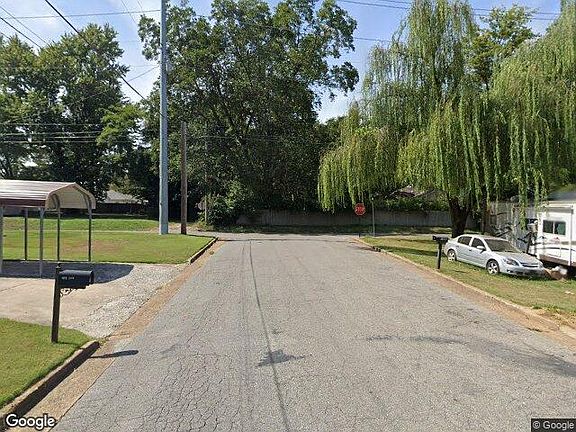 Exterior Neighborhood (street photo)