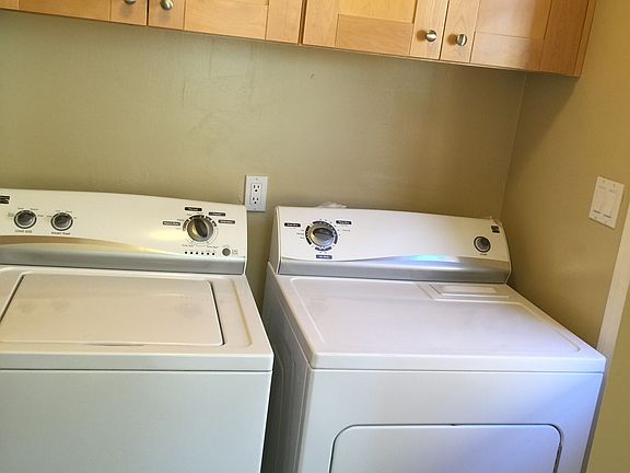 4th image of 1107 E Grand Ave