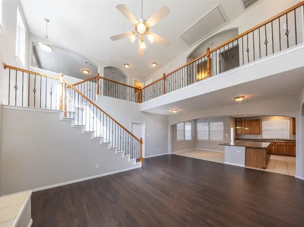 1815 Bridgeport Dr, Aubrey, TX 76227