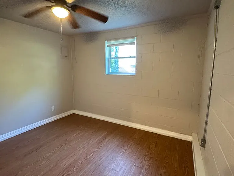 341 Laurel St — Photo 6