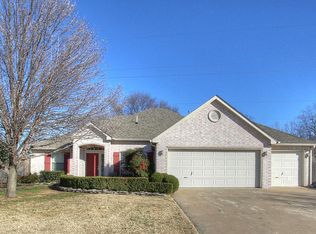 225 N Oak Ave, Broken Arrow, OK 74012