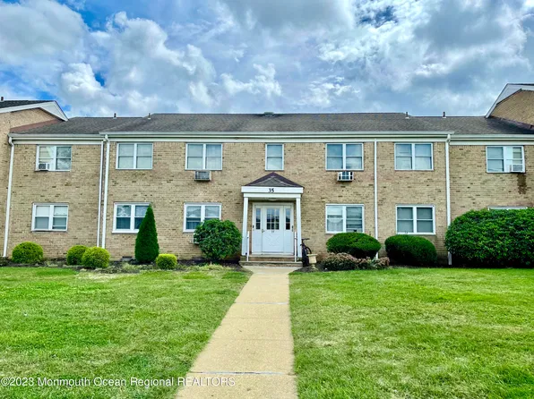 35 Manchester Ct APT B, Freehold, NJ 07728